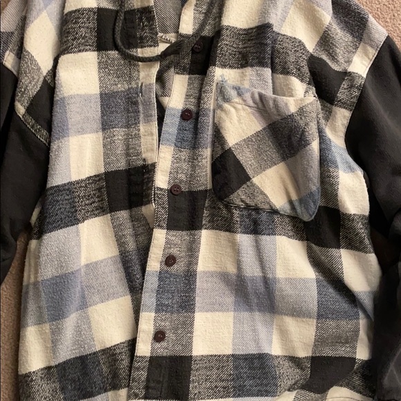 a m size s shacket black cream and blue plaid - Picture 3 of 4